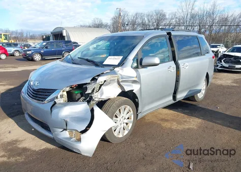 2013 Toyota Sienna Le 7 Passenger z USA, uszkodzony, nr VIN 5TDJK3DC2DS062720